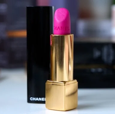 bright pink lipstick