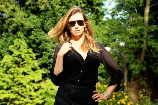 black oasis blouse and asos sunglasses