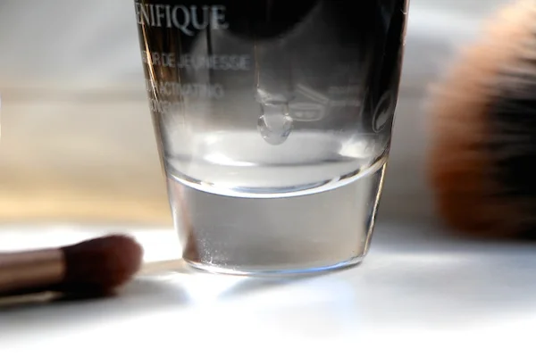 genefique close-up bottle