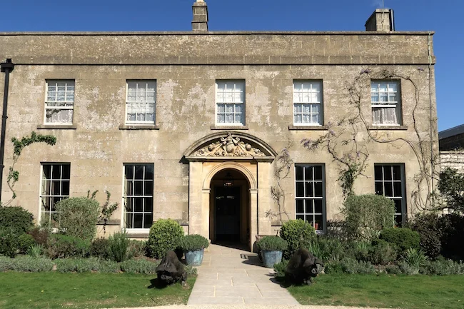 the pig hotel bath review