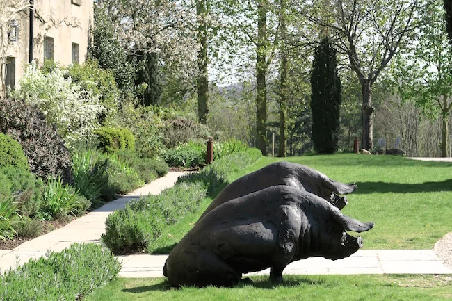 the pig hotel bath review