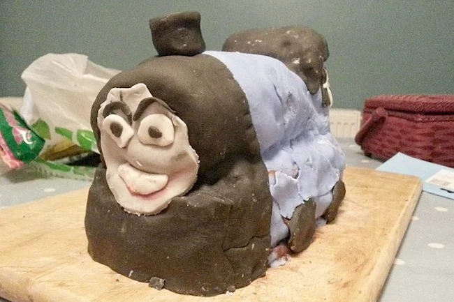 baking fails thomas the tank engine cake