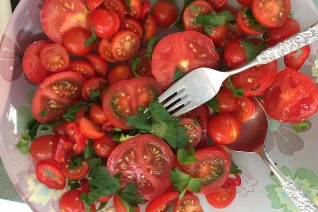 tomato parsley and chilli salad