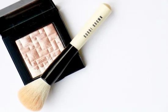 bobbi brown highlighting powder review