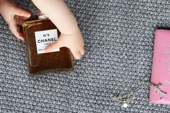 baby hand chanel no5