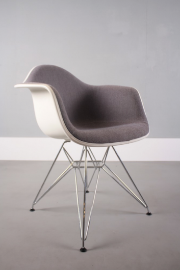 eames dar chair