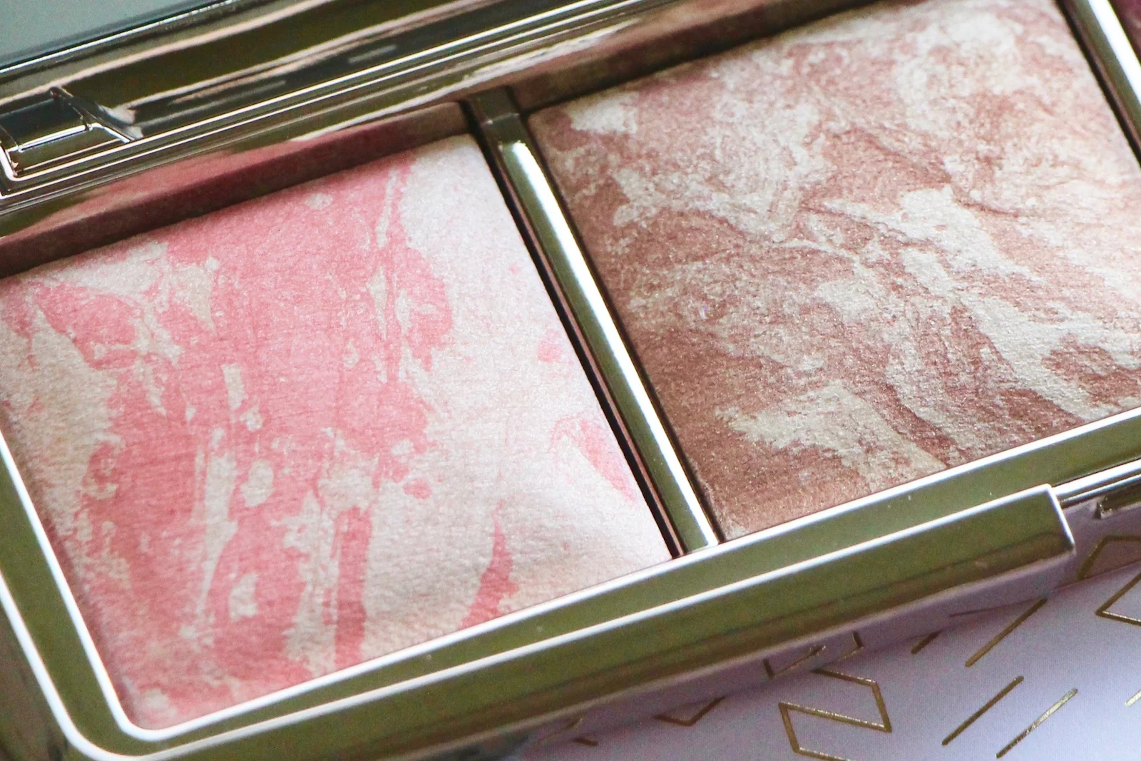 Hourglass Ambient Strobe Lighting Blush Palette Review