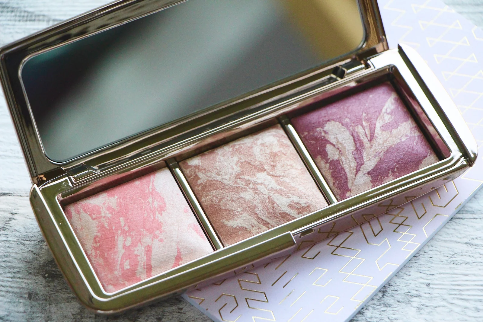 Hourglass Ambient Strobe Lighting Blush Palette Review