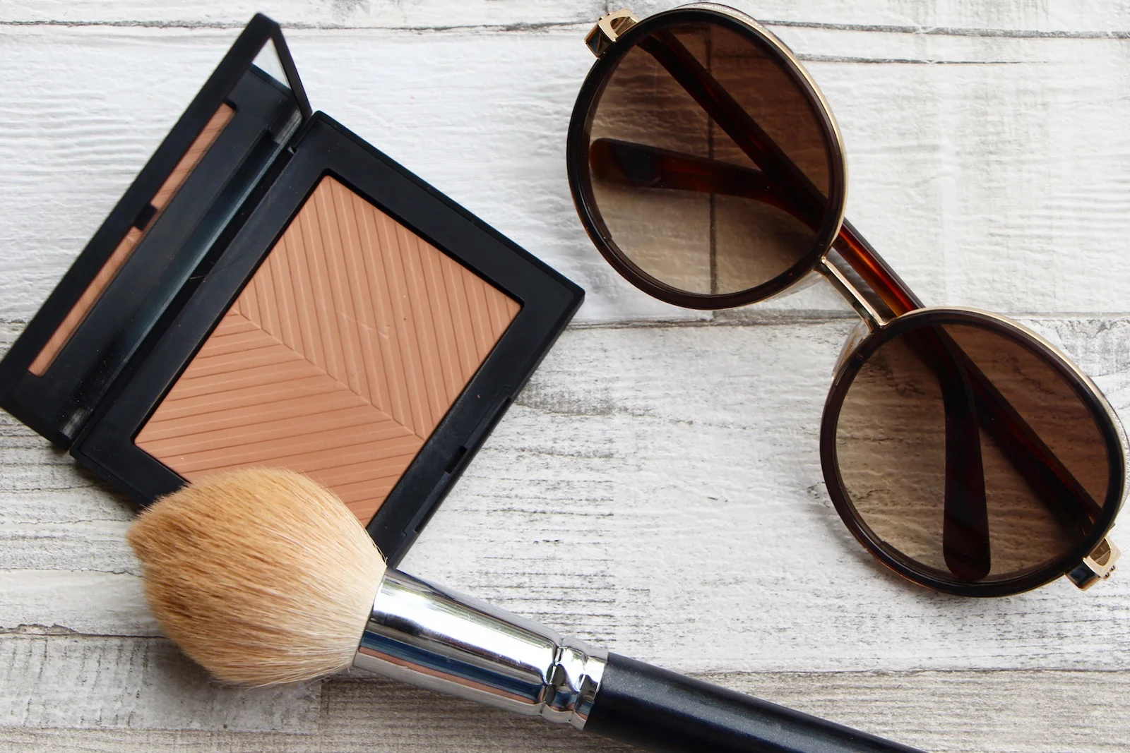 How to Apply Bronzer: The Sunglasses Trick