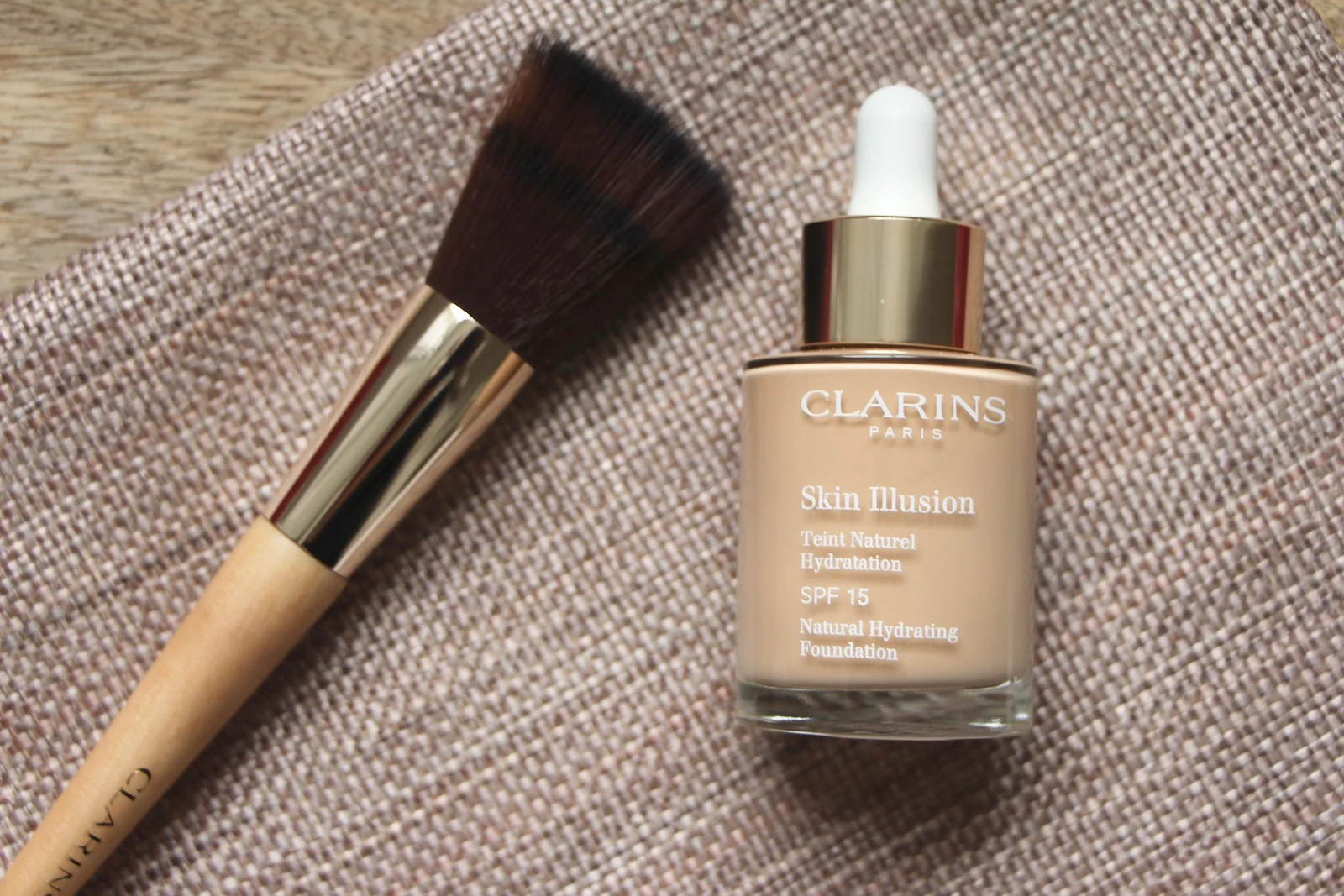 Foundation Review: Clarins Skin Illusion